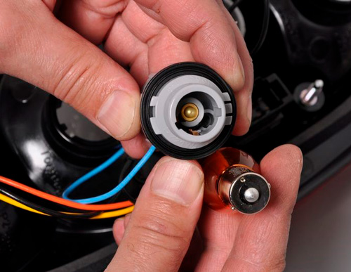 Когда необходима замена лампы стоп-сигнала?